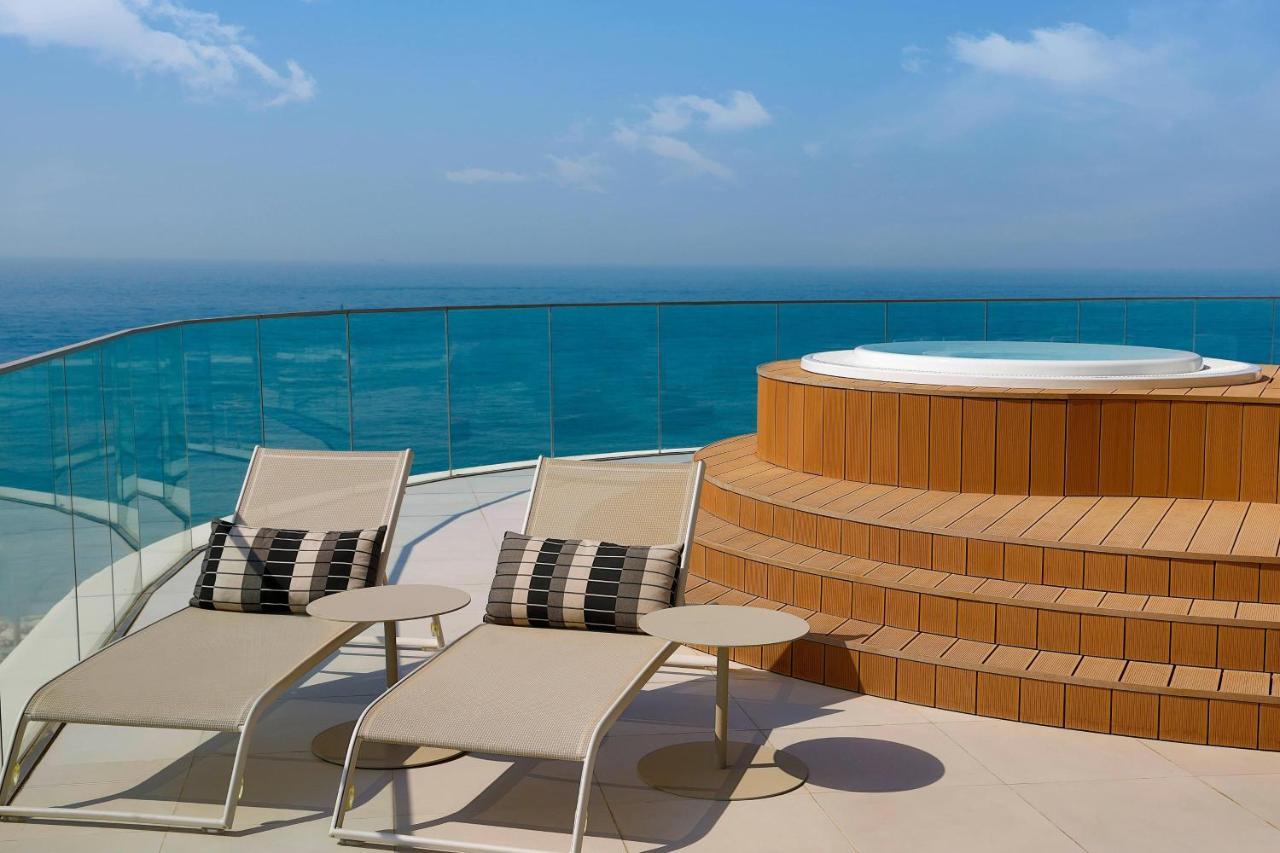 Hotel W Dubai - The Palm Esterno foto The rooftop pool at the Mandarin Oriental, Jumeirah