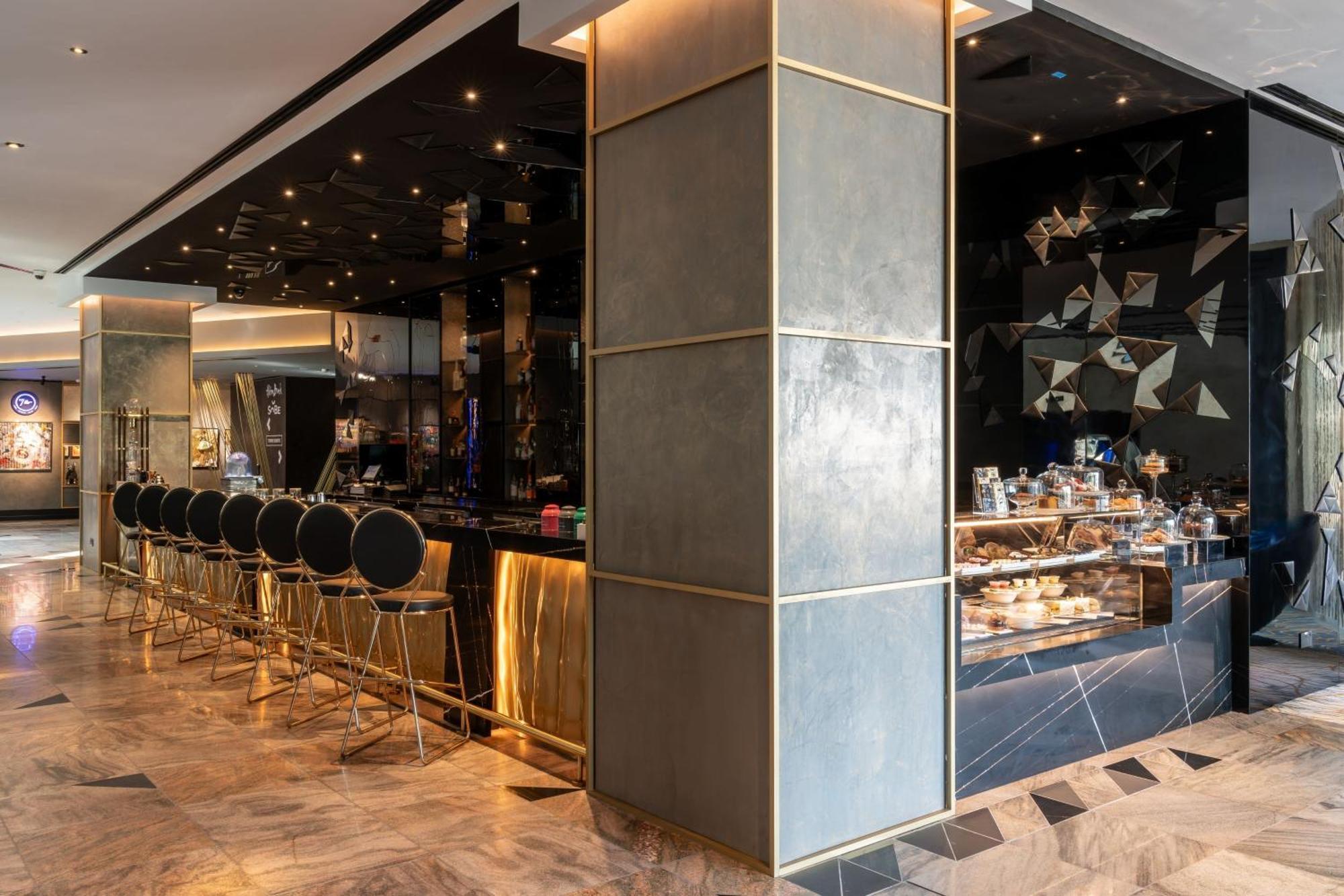 Hotel W Dubai - The Palm Esterno foto The bar at the 101 bar