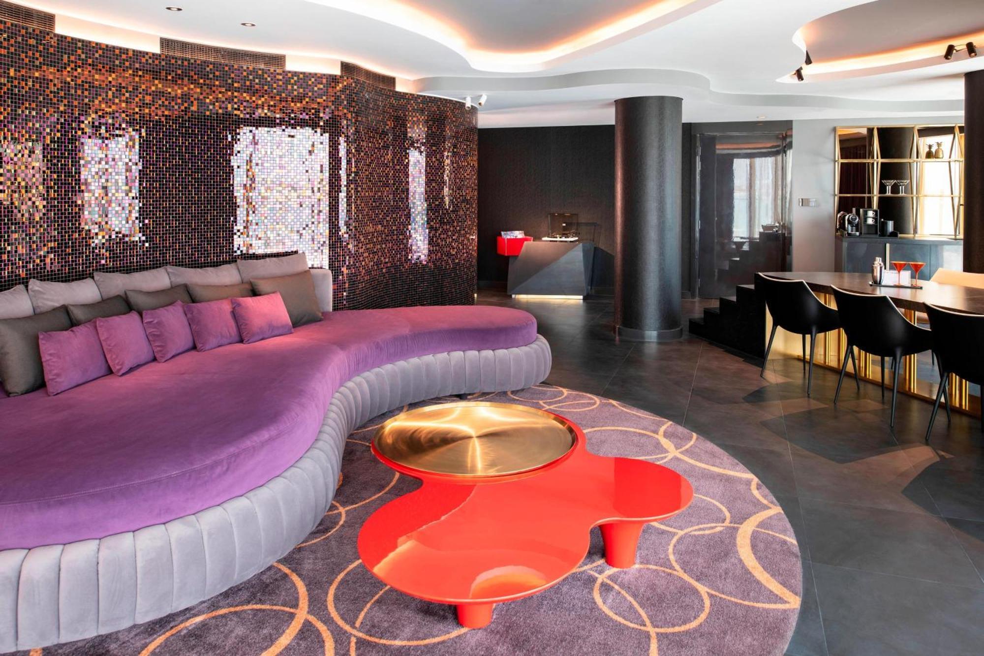 Hotel W Dubai - The Palm Esterno foto The interior of a suite at the Mandarin Oriental, Munich
