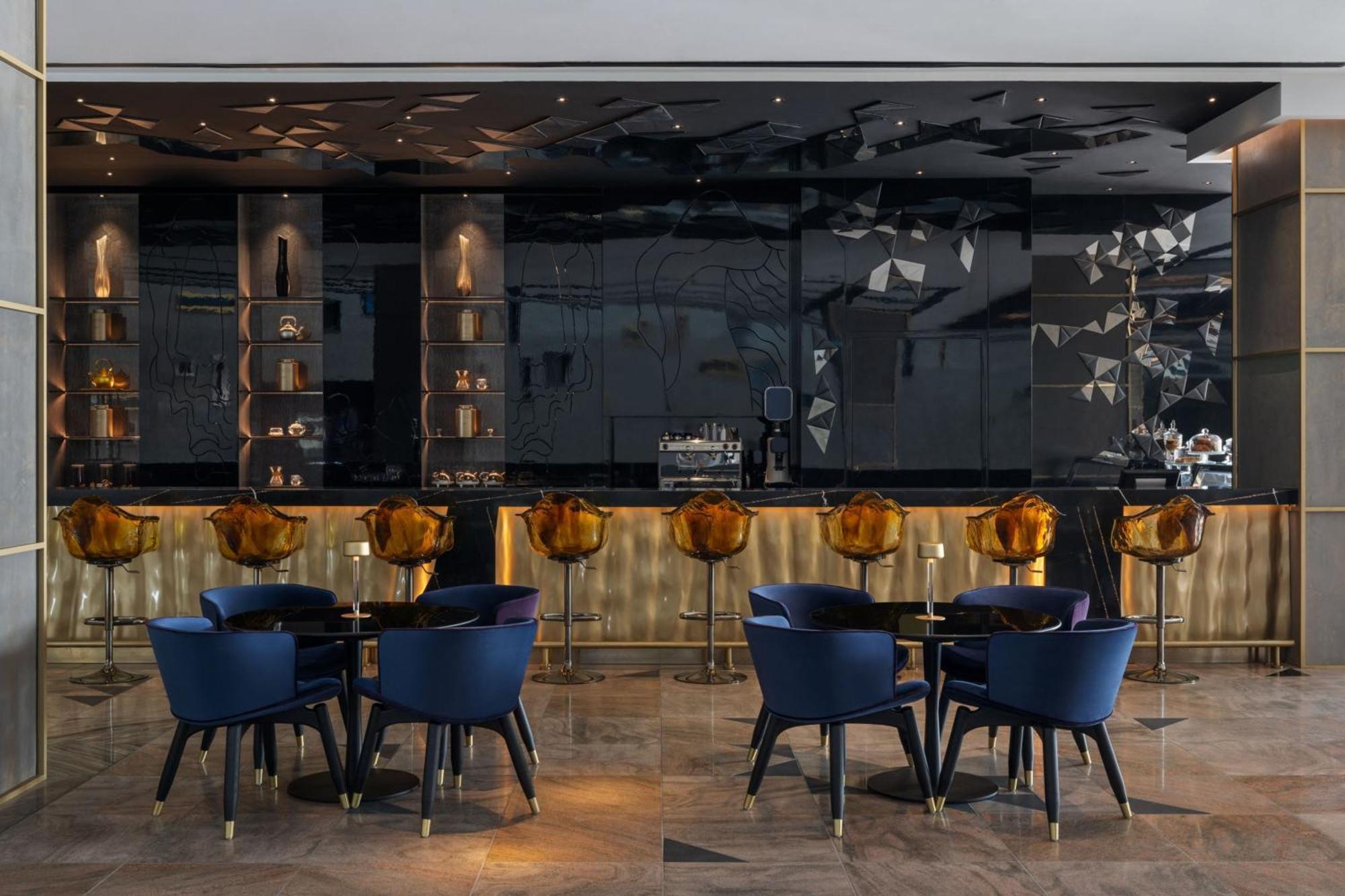Hotel W Dubai - The Palm Esterno foto The bar at the 1018